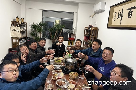 兆格環(huán)保四季度團建 鑫兆豐全自動液壓榨油機