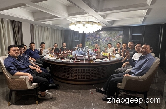 兆格環(huán)保新年團建 鑫兆豐全自動液壓榨油機